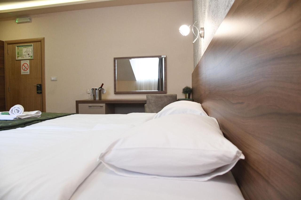 Hotel Garden Нови-Сад Экстерьер фото